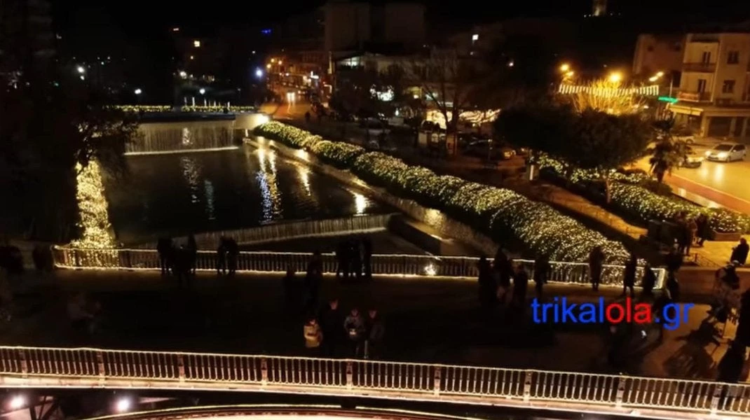 Εναέρια βόλτα στα μαγικά χριστουγεννιάτικα Τρίκαλα (βίντεο)